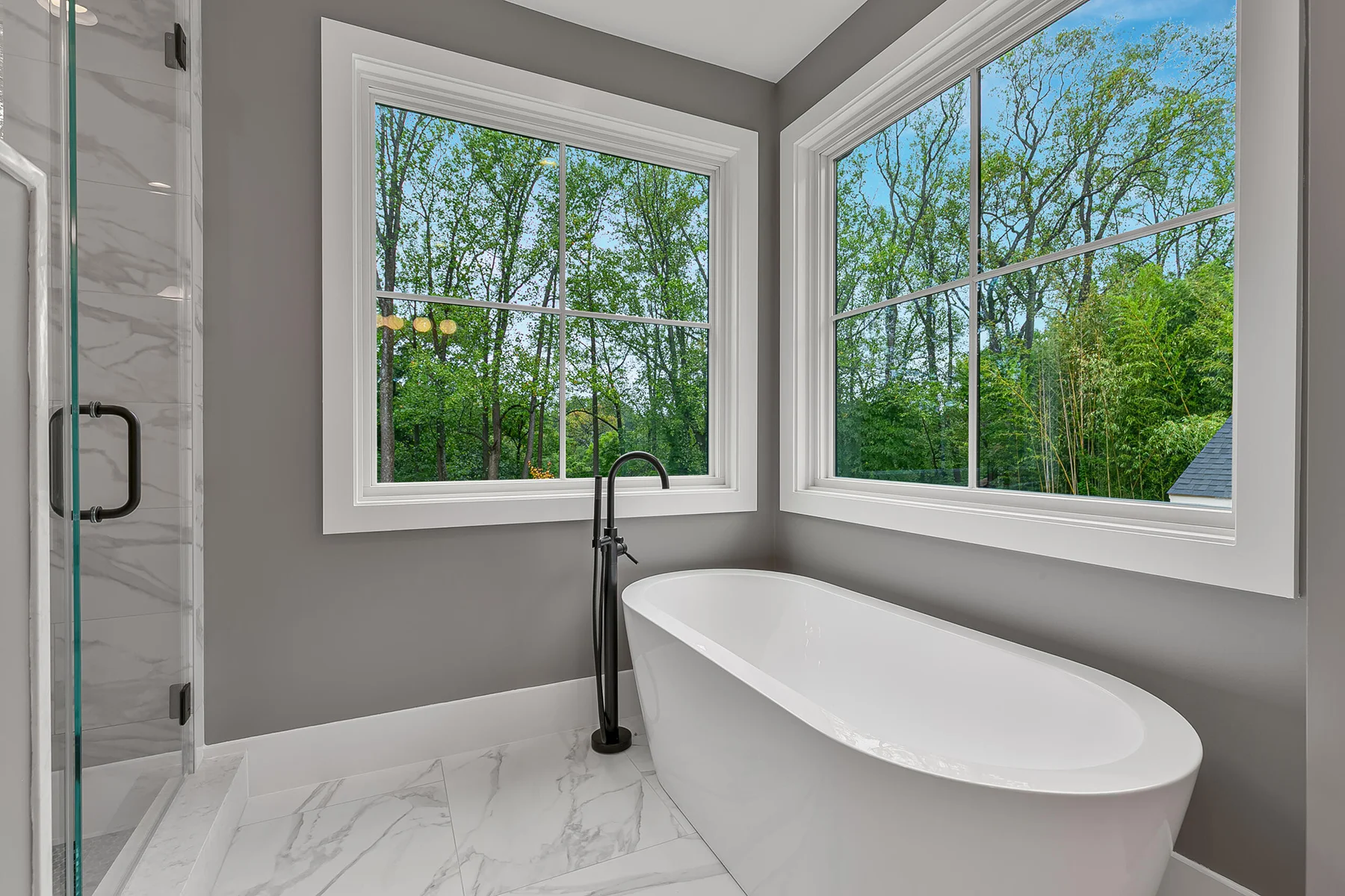 Arlington New Home Harper Plan primary bath tub