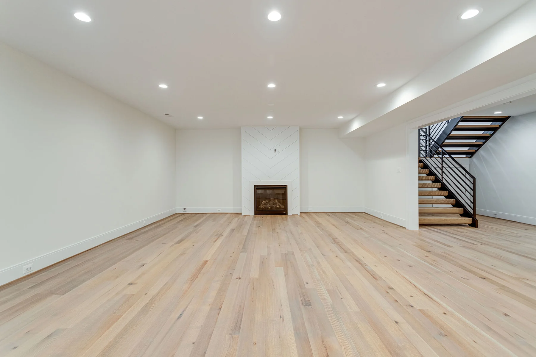 Ten Foot Ceilings, Arlington Luxury Home Plan, Ridgeview entertaining room with fireplace