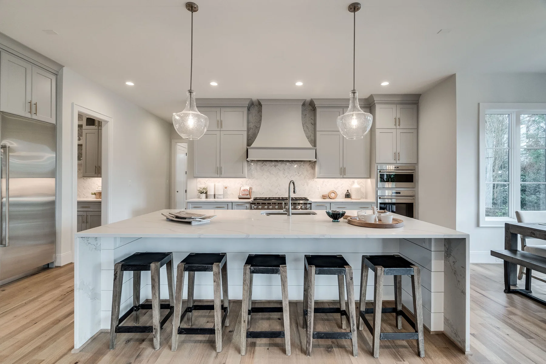 Ten Foot Ceilings, Arlington Luxury Home Plan, Ridgeview Kitchen