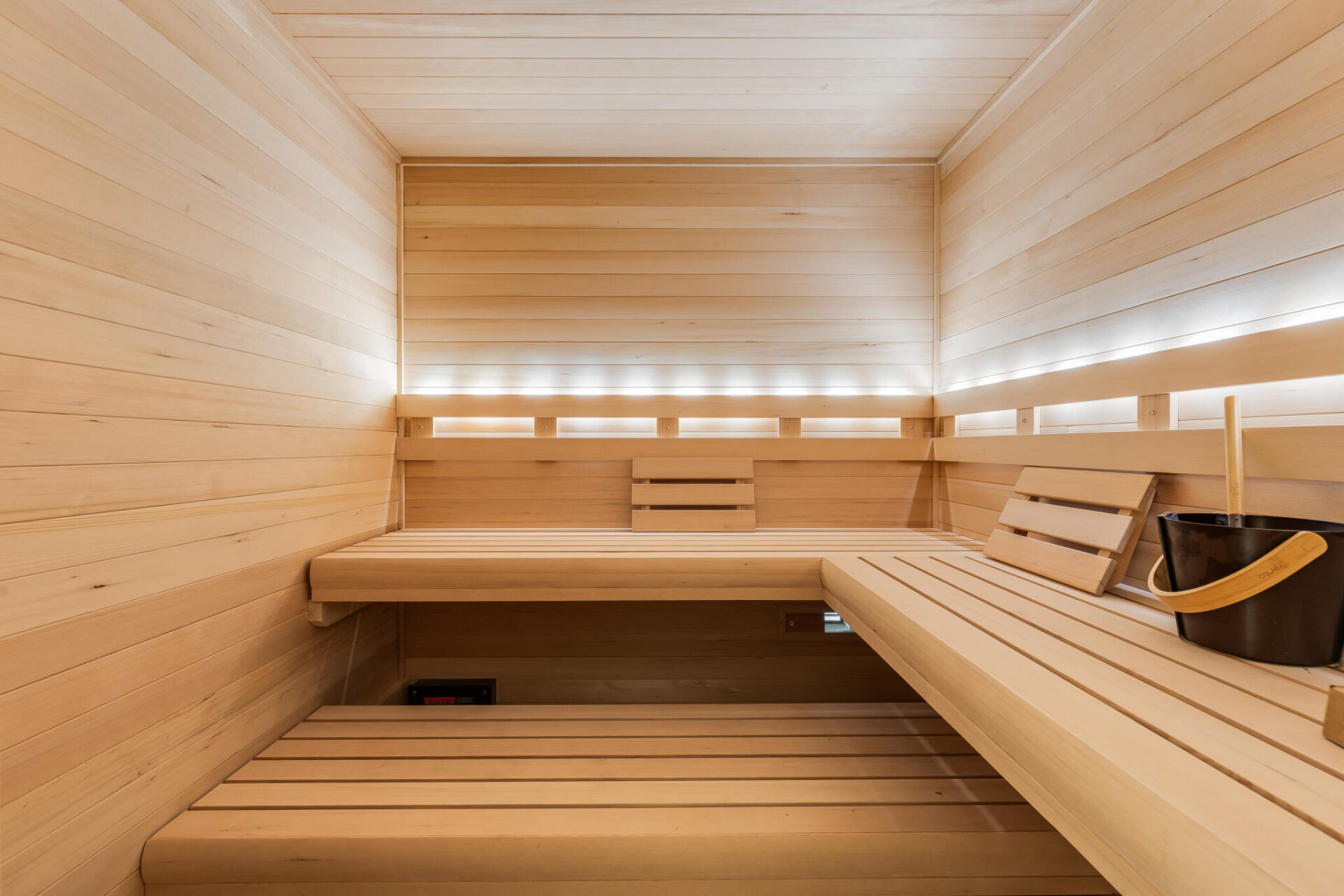 1231 N Pickett St Sauna