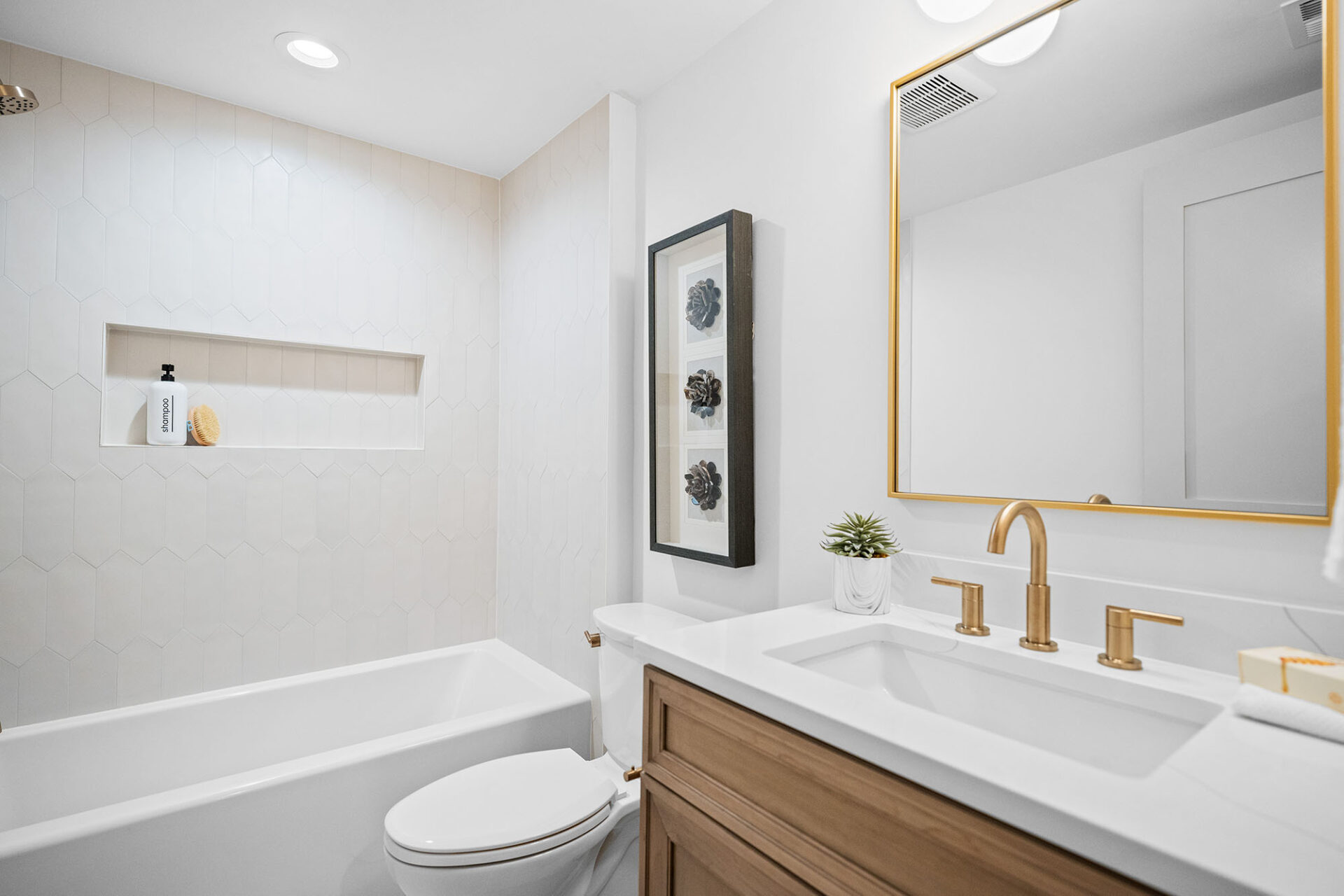 2133 N Oakland St Basement Bath