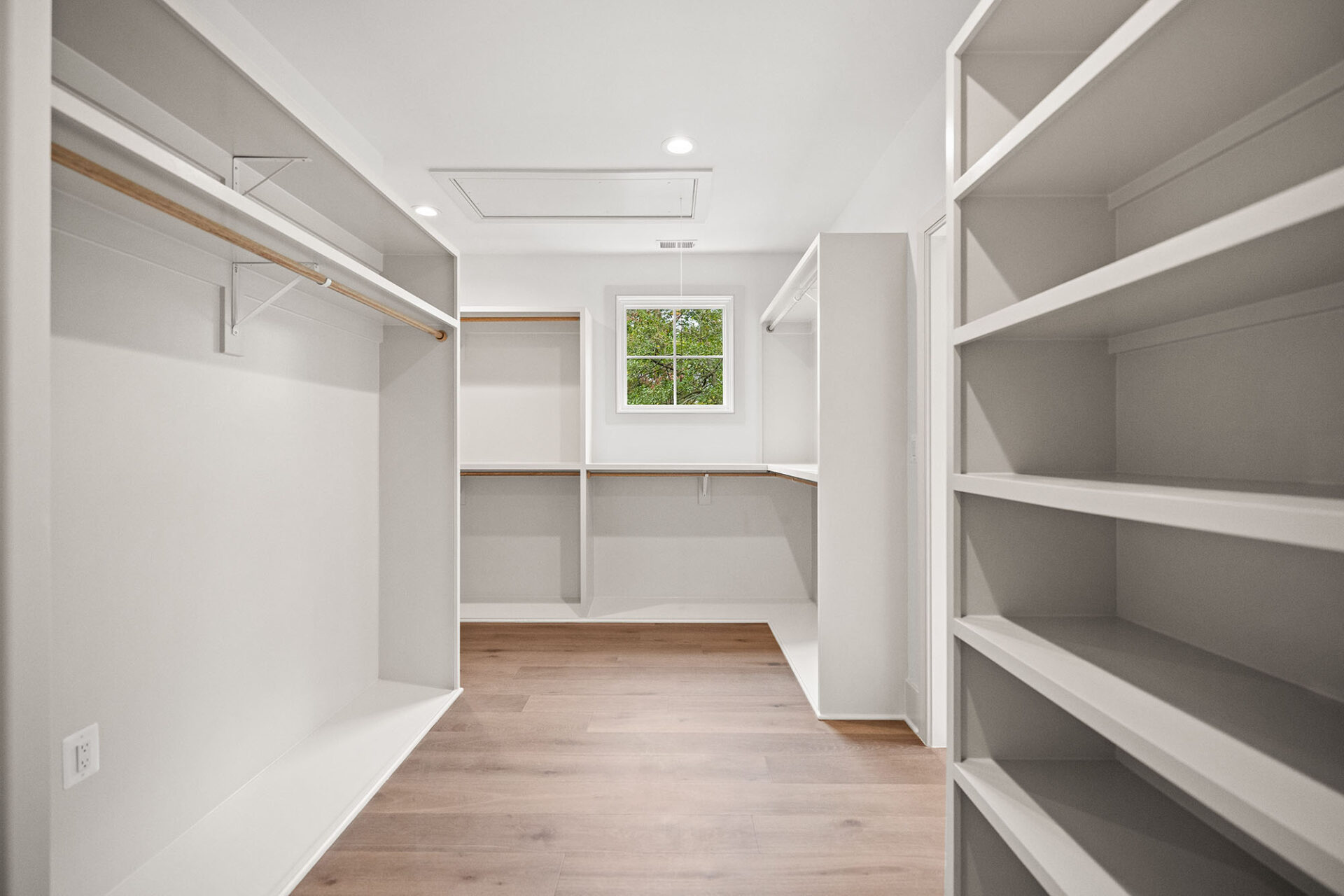 2133 N Oakland St Custom Closet