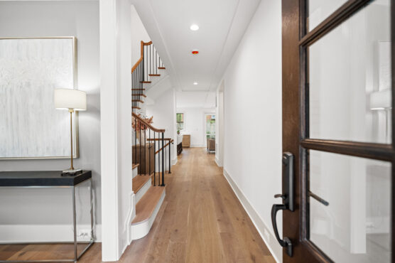 2133 N Oakland St Entry