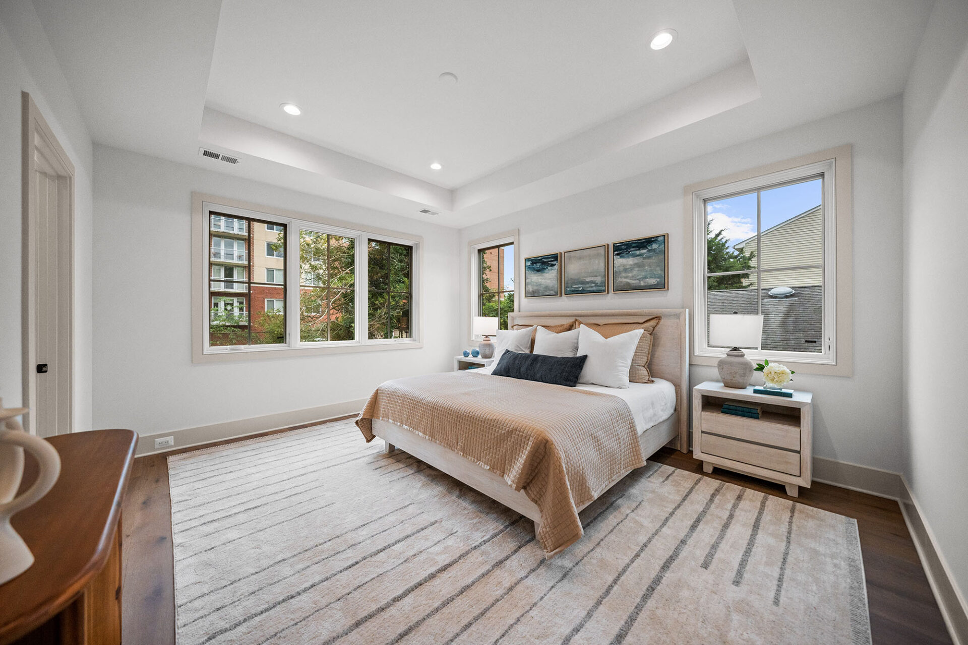 2133 N Oakland St Primary Bed