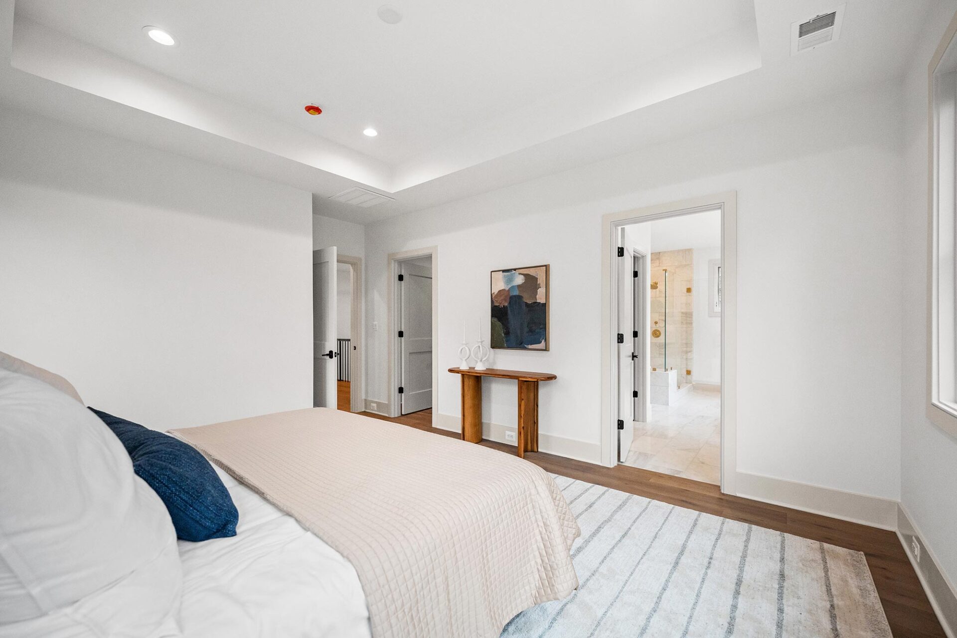 2133 N Oakland St Primary Bed To Bath