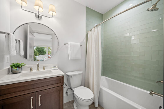 2133 N Oakland St Secondary Bath 1