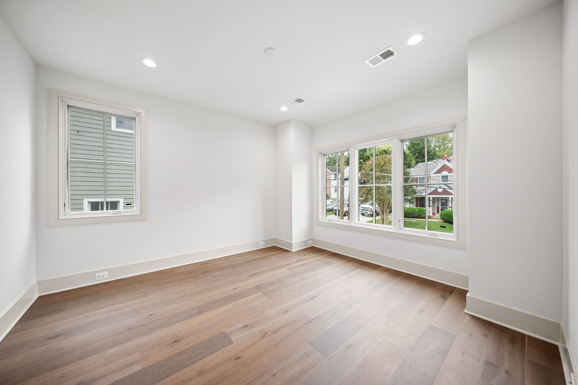 2133 N Oakland St Secondary Bed 1