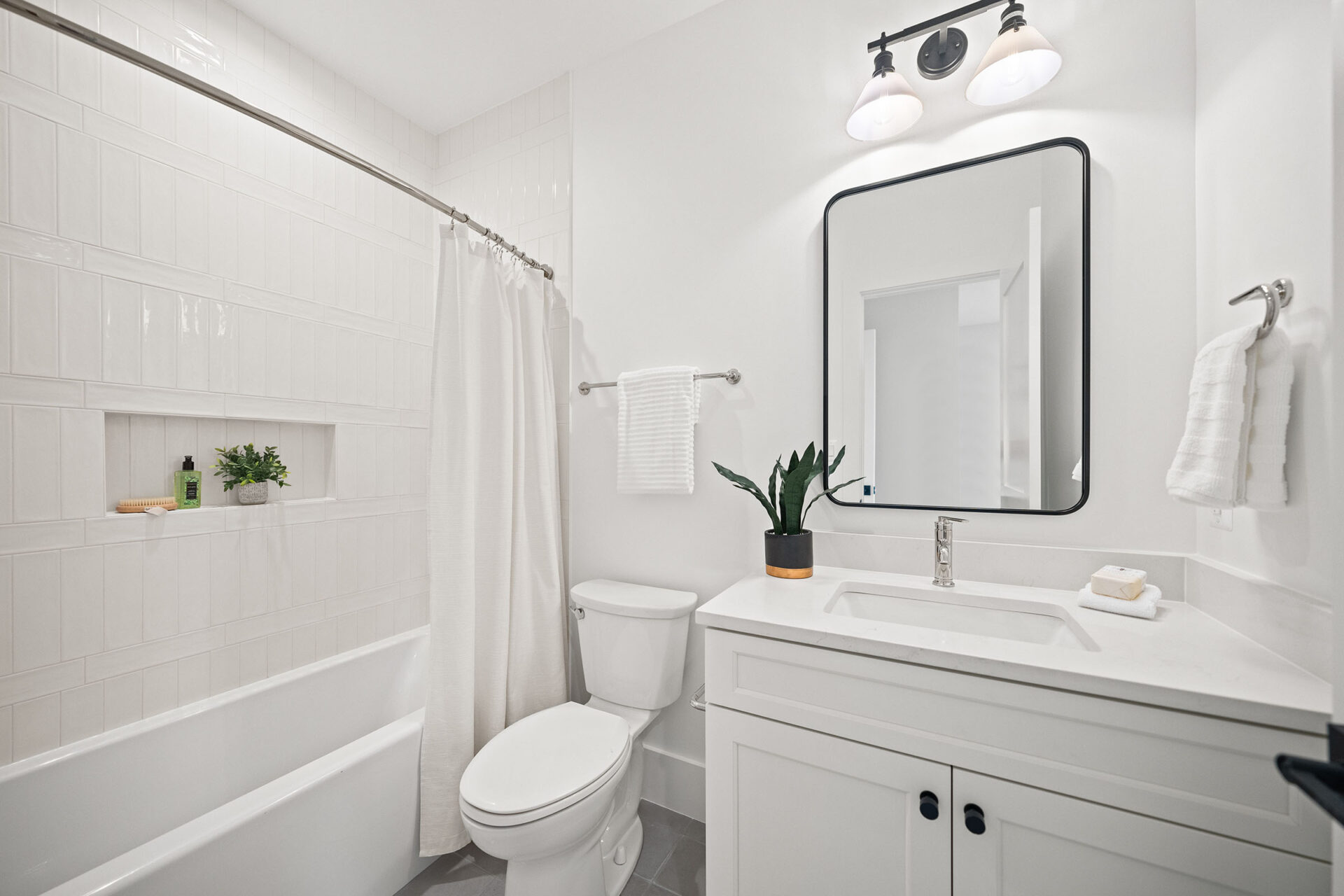 600 29th Rd S Bathroom