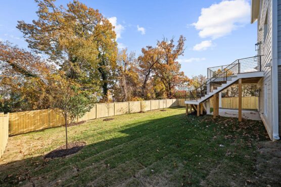 600 29th Rd S Exterior Lawn