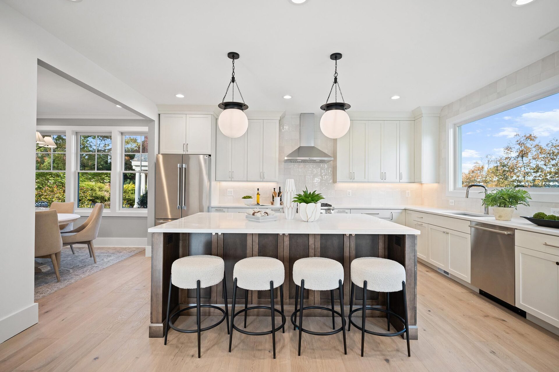 600 29th Rd S Kitchen Island