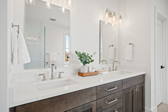 600 29th Rd S Primary Bath