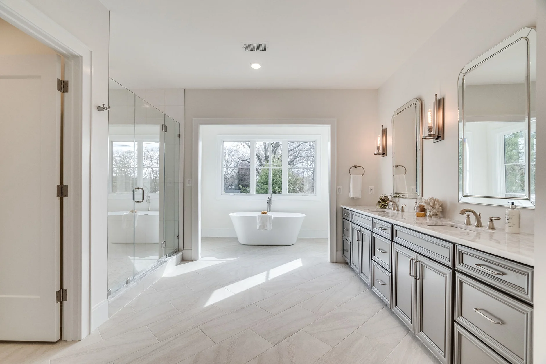The Ridgeview Primary Bathroom, luxury custom home by homebuilder Classic Cottages