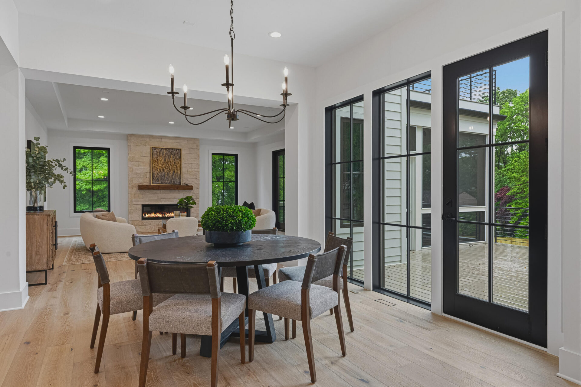 3815 N Abingdon St Informal Dining