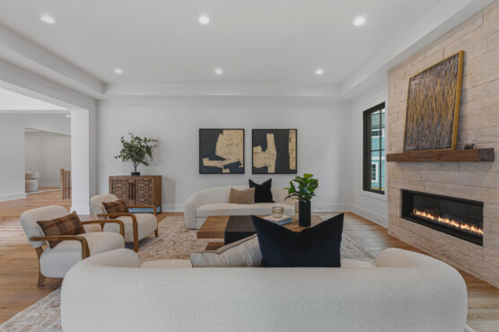 3815 N Abingdon St 27 Living Room