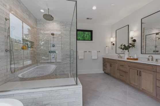 3815 N Abingdon St 42 Primary Bath