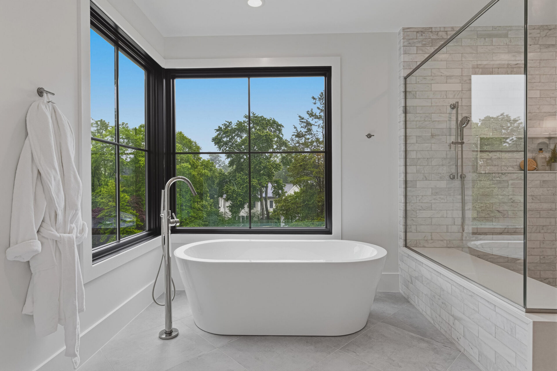 3815 N Abingdon St 45 Primary Bath