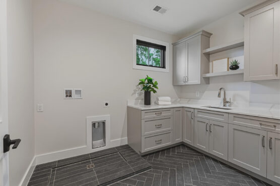 3815 N Abingdon St 52 Upstairs Laundry